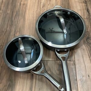 1.5 and 3QT Calphalon pots! In great condition!